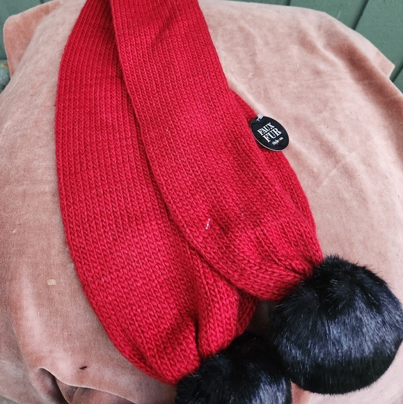 STYLE & CO. RED KNIT SCARF WITH BLACK FAUX FUR PUFFS BN - Picture 3 of 3
